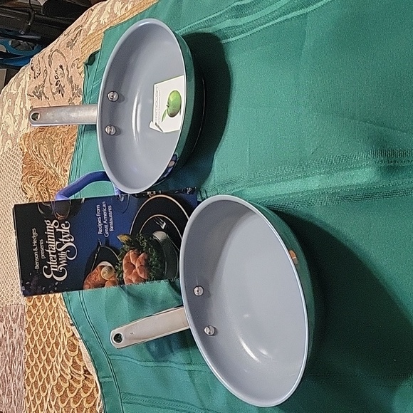 2 Green Pans New 8